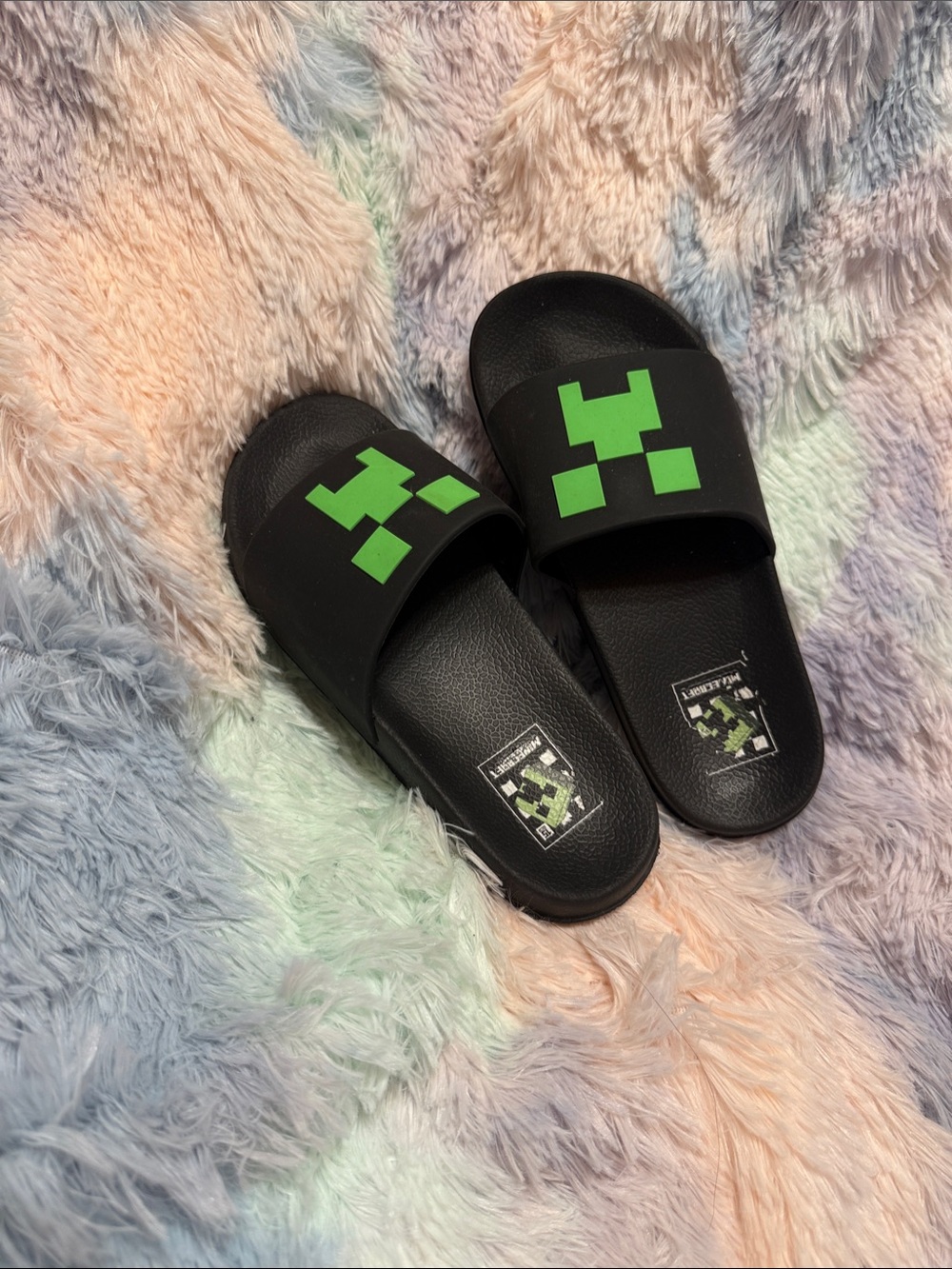 MINECRAFT Kids Black Slides with Green Pixel Design